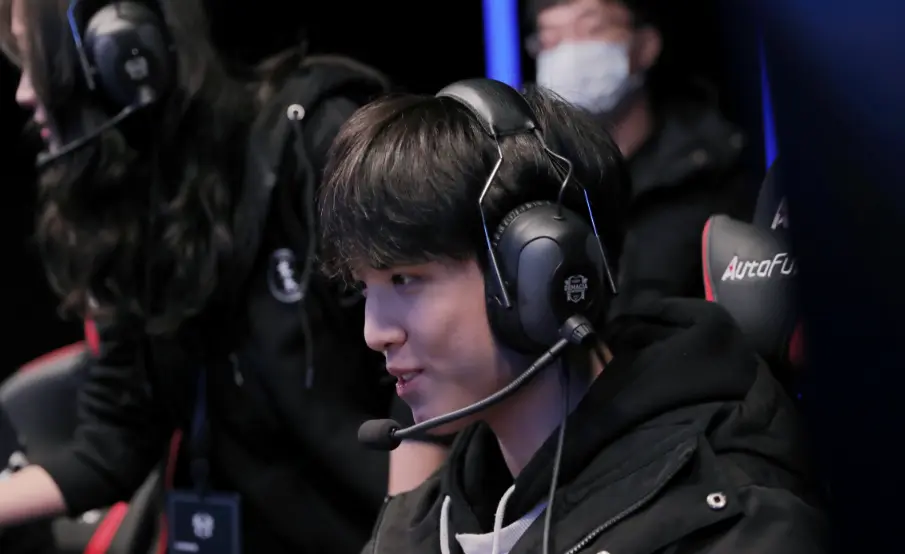 九游娱乐-Ming在RNG比赛中大比分获胜，最后时刻胜出引发热议！观众掌声雷动(edg对rng历史战绩)